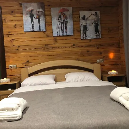 Golden Nest Apartment *