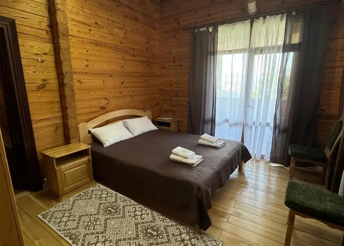 Golden Nest * Yablunytsia